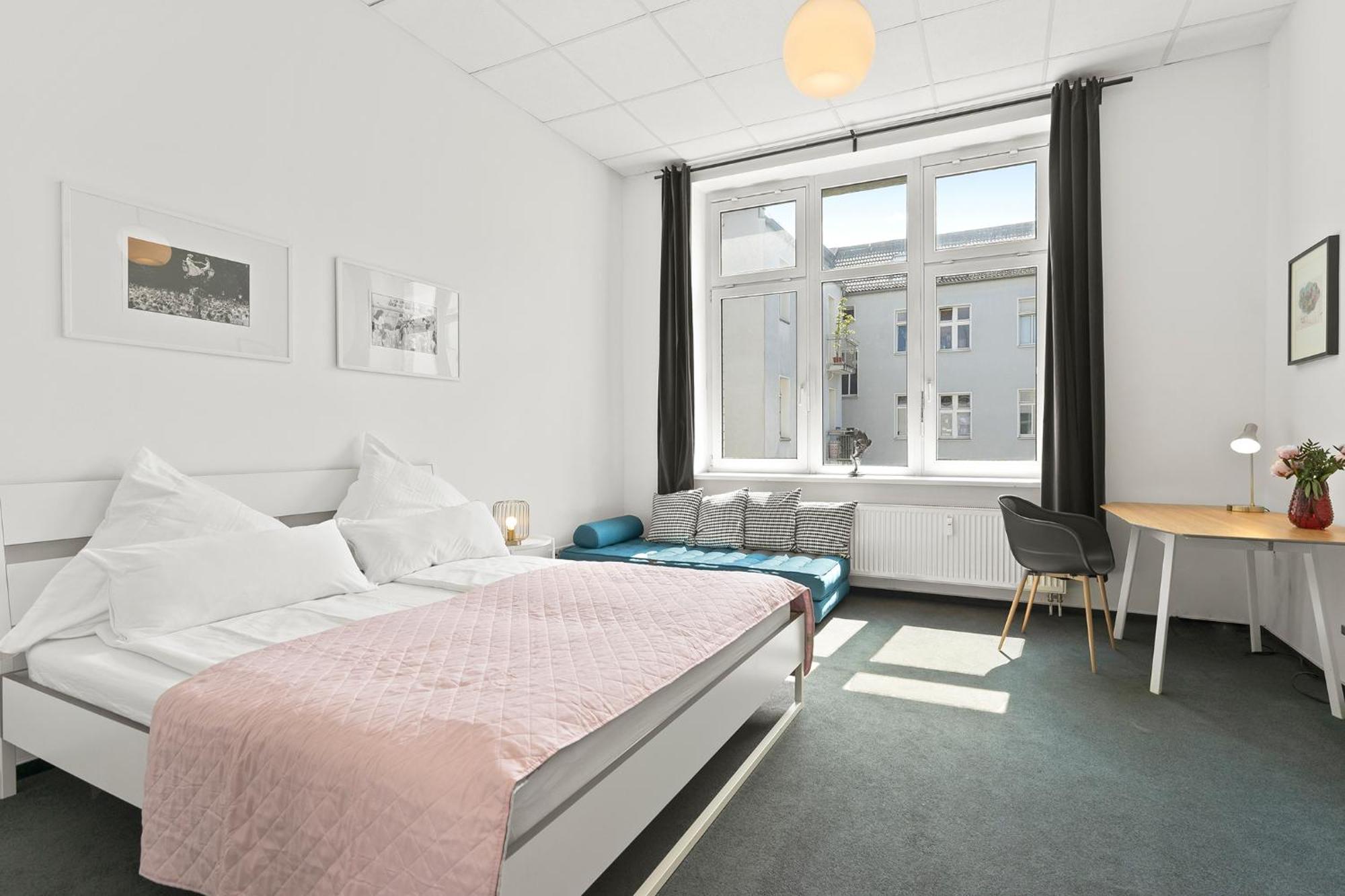 33 Abcd Alexanderplatz *